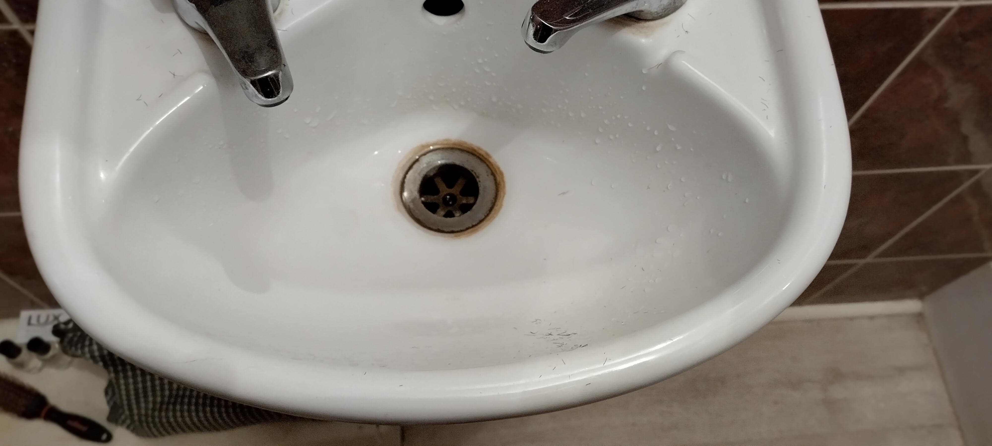 The handbasin had not been cleaned since the last resident had a shave in there!