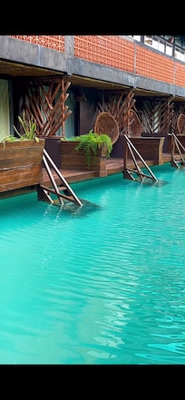 Direct access to the pool