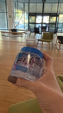 En área de Lobby tienen una estación expendedora de bocadillos y artículos básicos de aseo personal, maravilloso detalle para las emergencias!