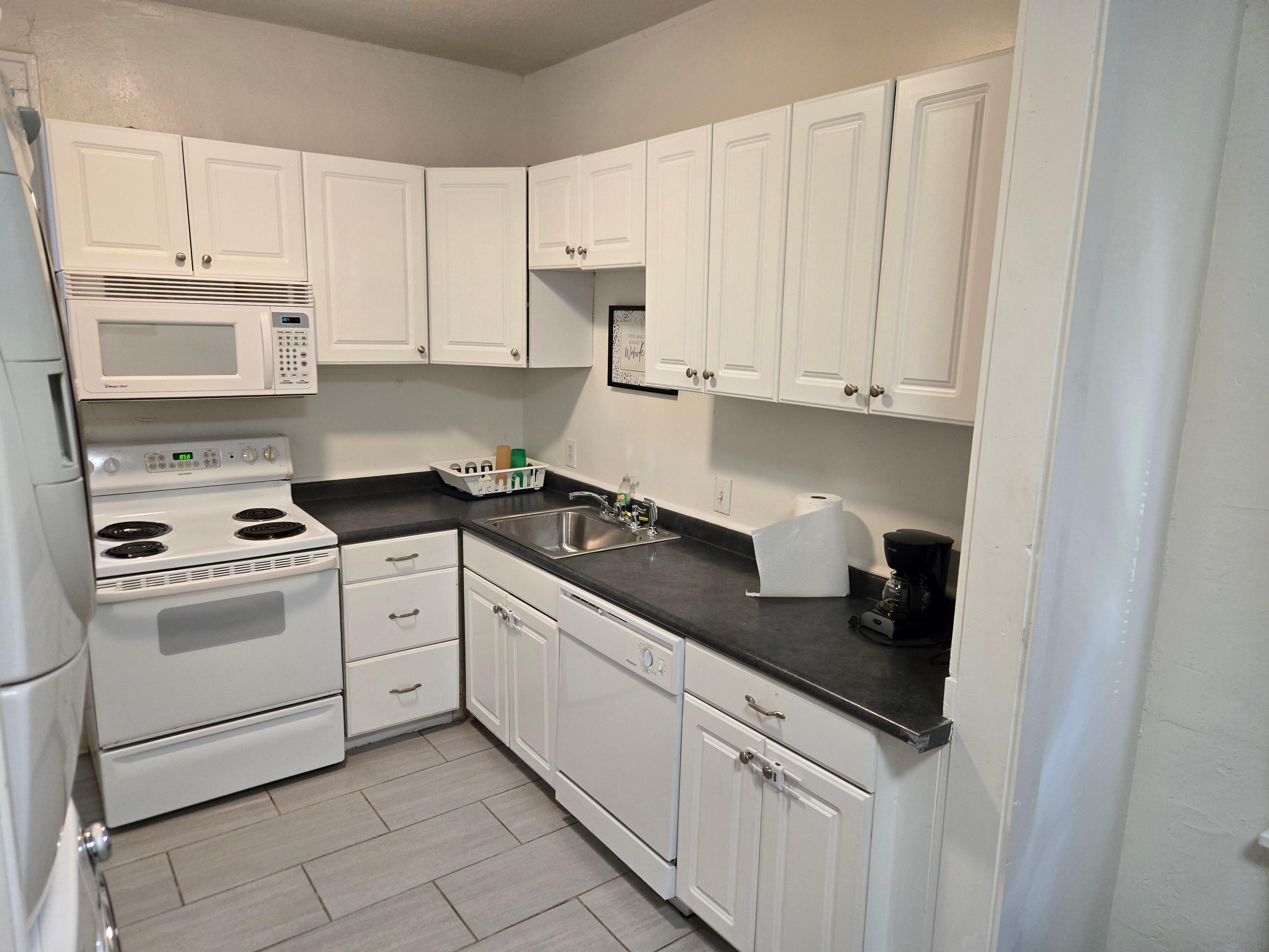 Kitchen was great with washer/dryer.