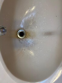 sink in terrible condition no drain plug