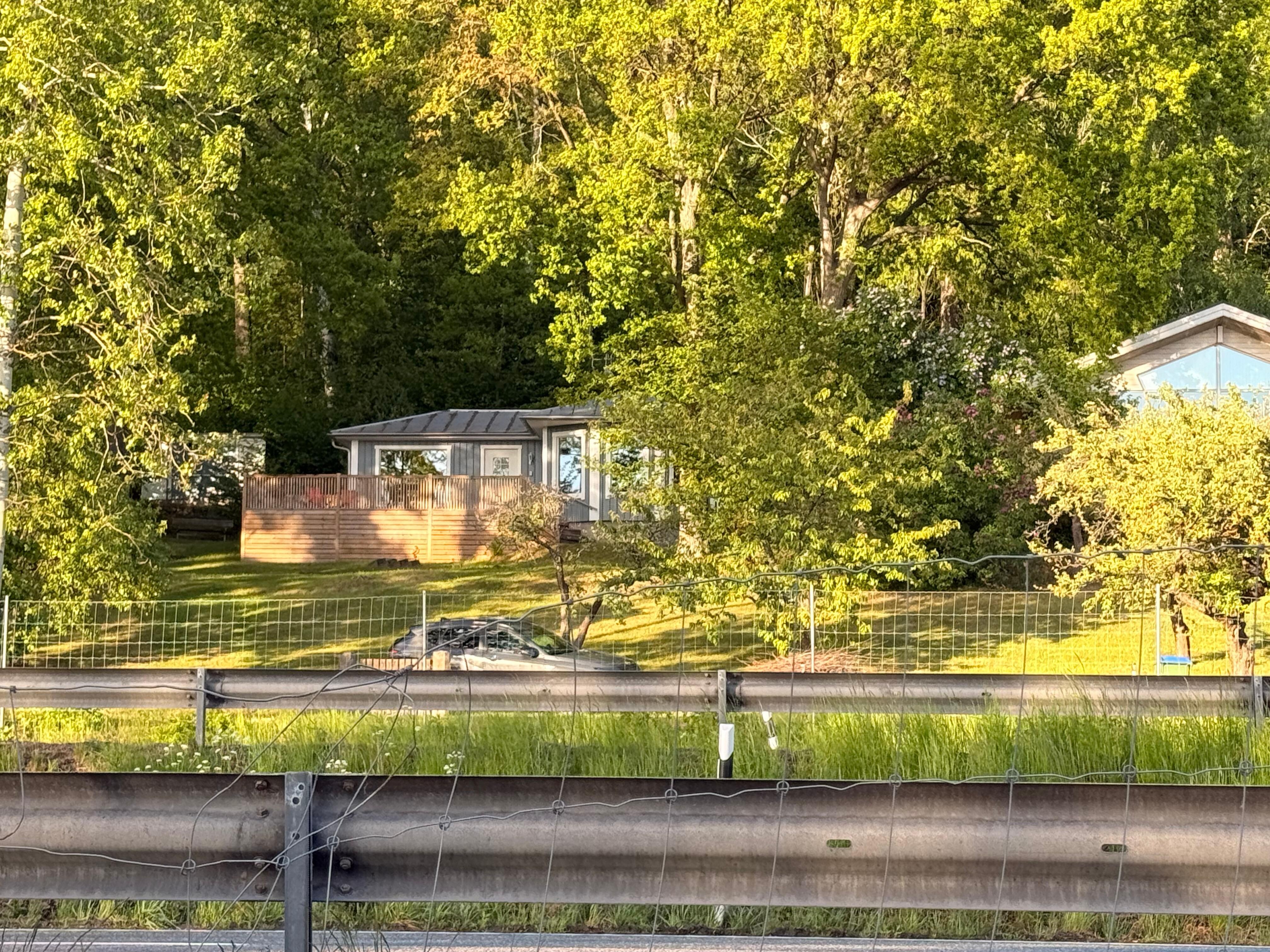 Blick von hinter der E4 in Richtung Fewo
