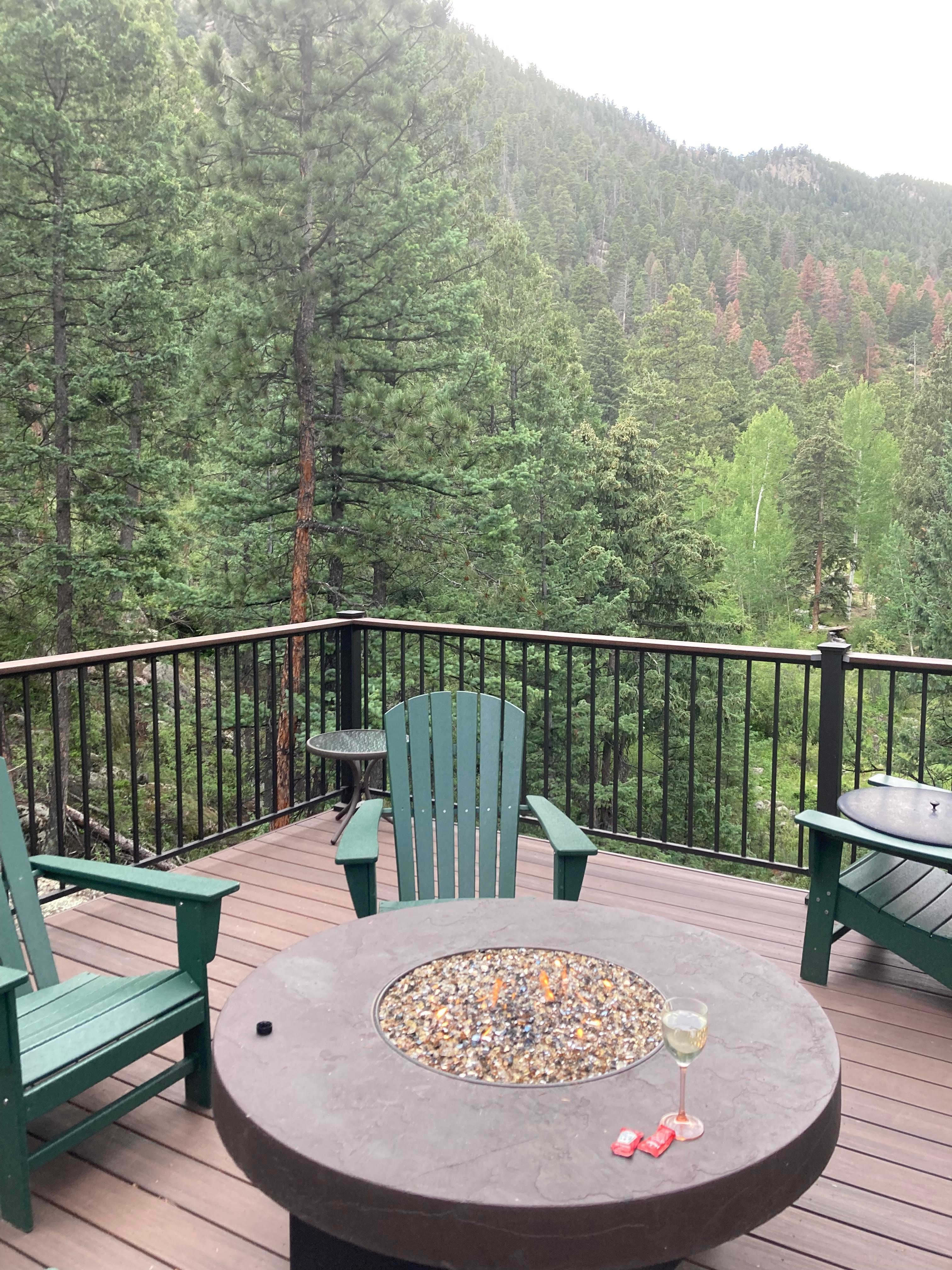 Fire pit on the deck was a joy