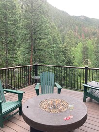 Fire pit on the deck was a joy