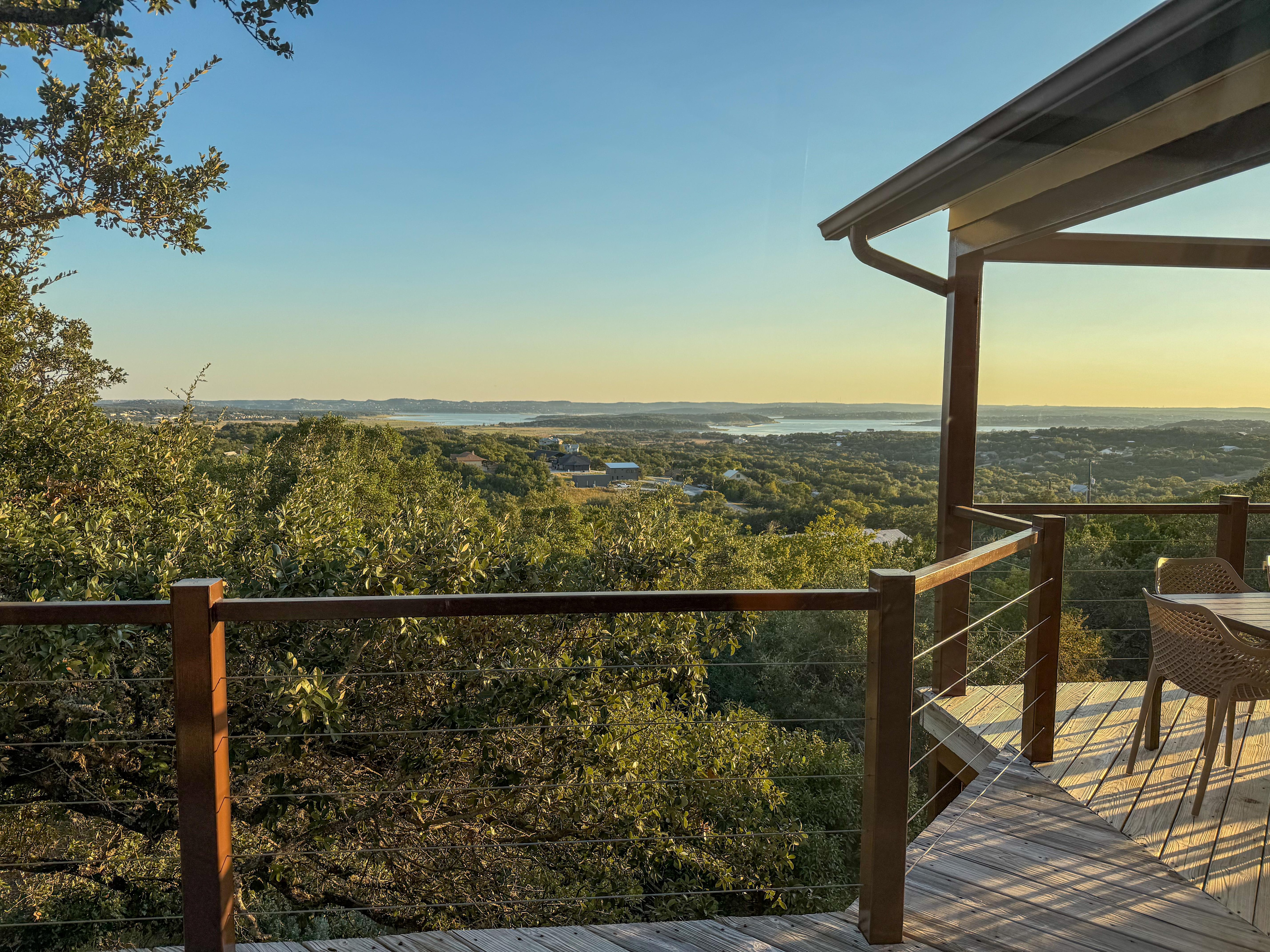 Views were absolutely perfect and the deck was spacious!