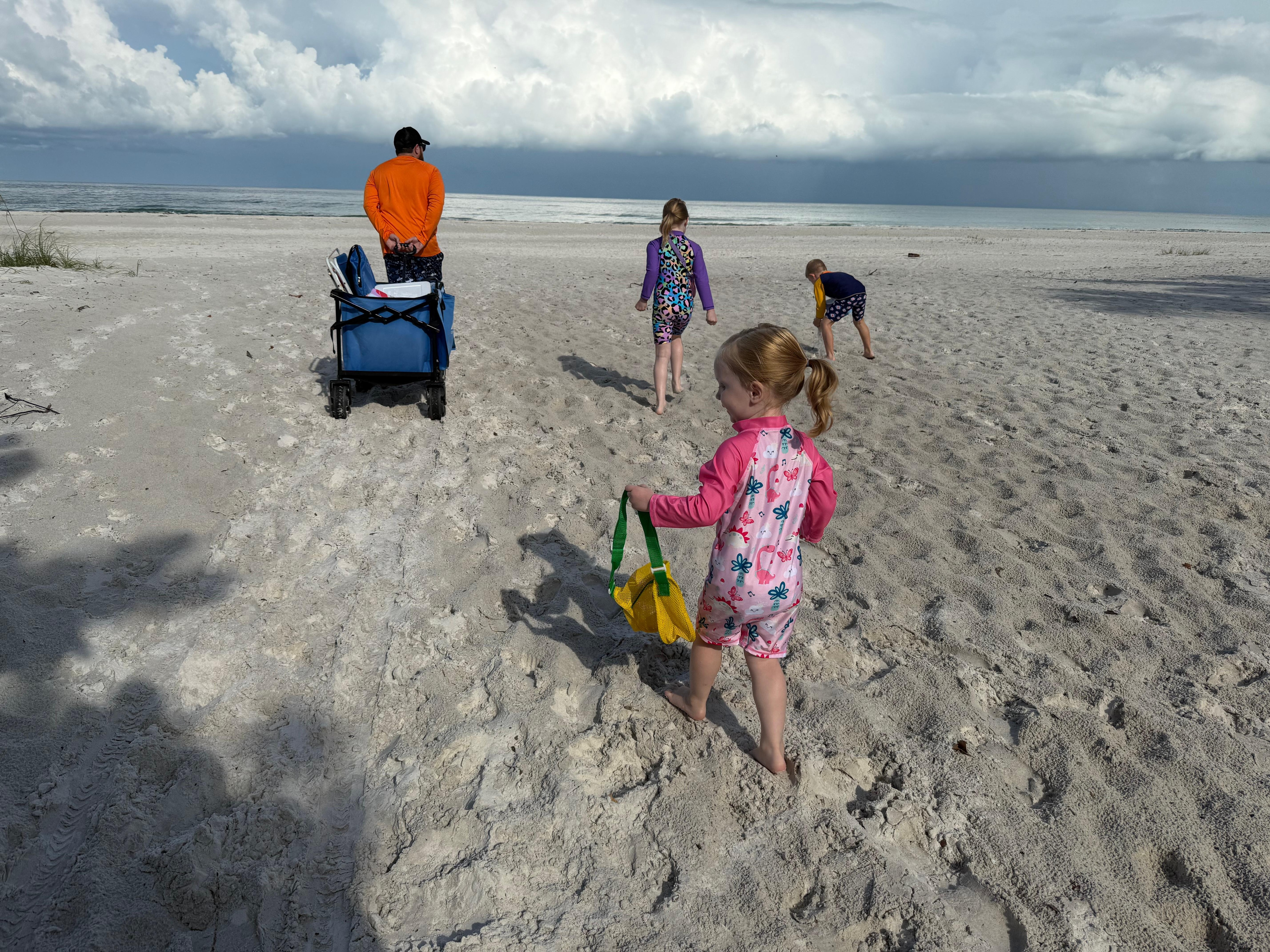 1 minute walk to the beach … the wagon and beach items were provided at the rental! 