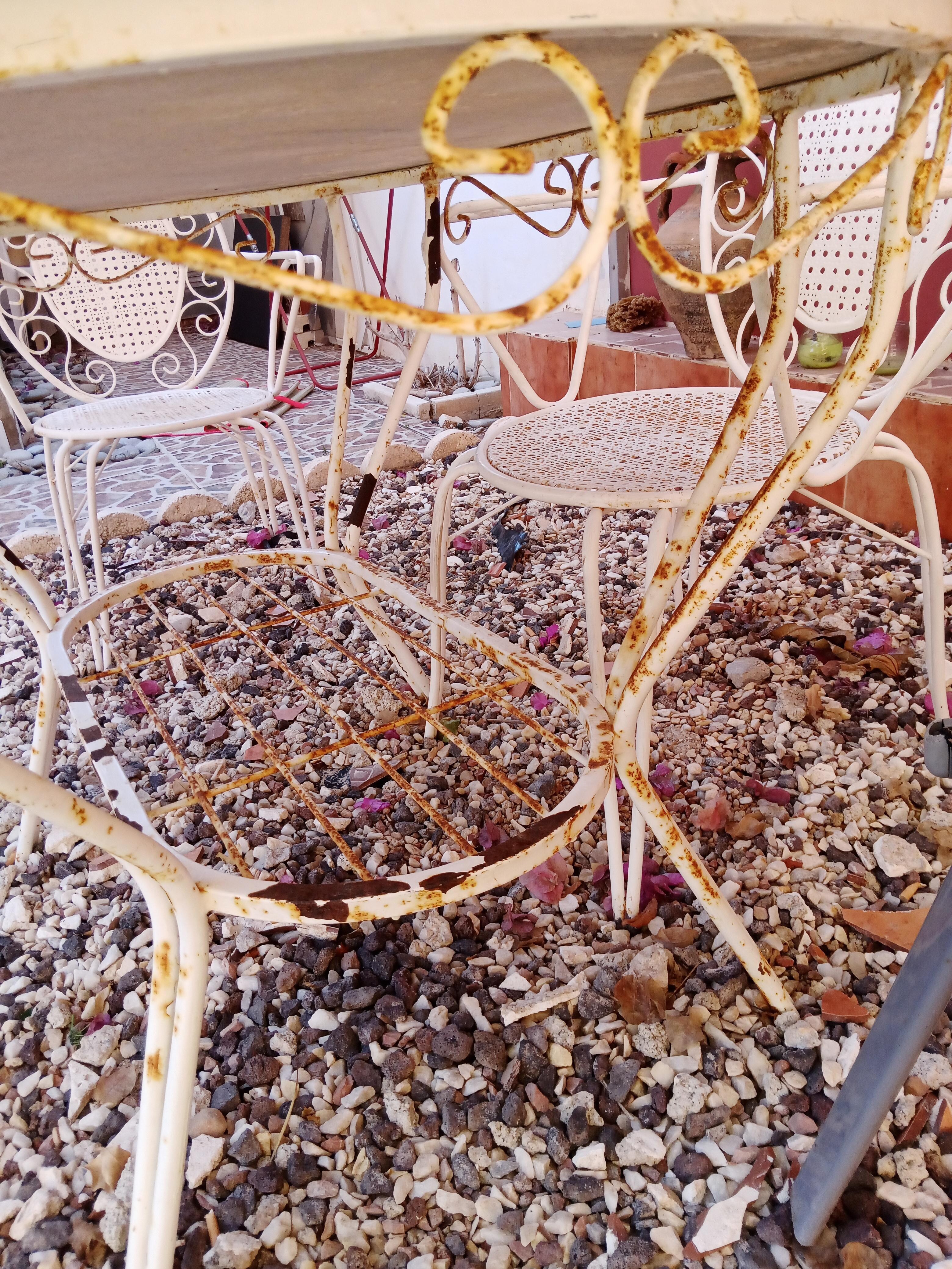 Verrosteter Gartenstuhl