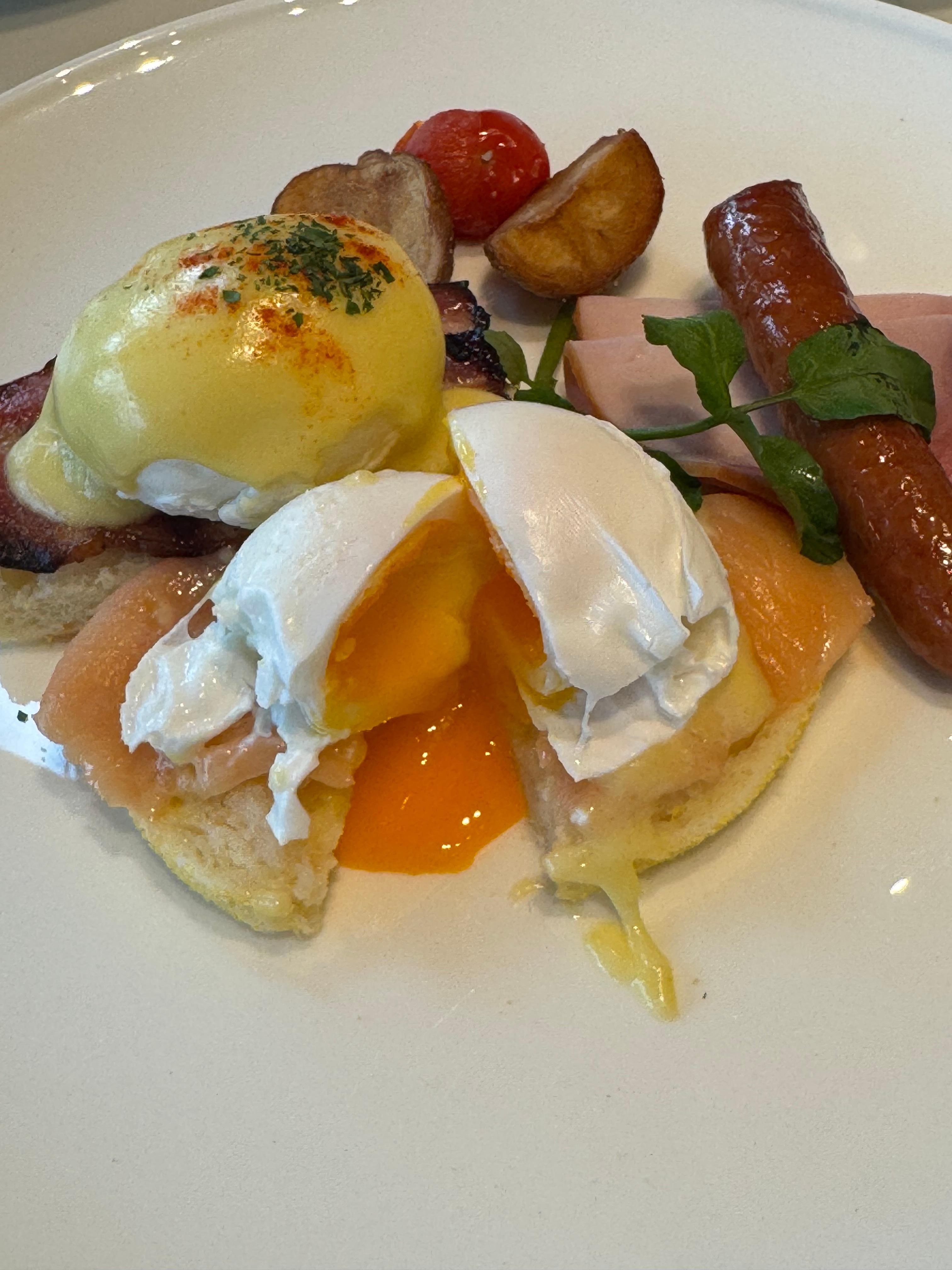 エッグベネディクト美味しかったです