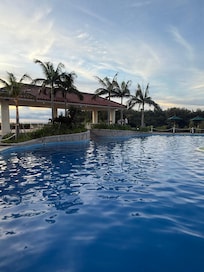Pool ist bis 22 Uhr geöffnet