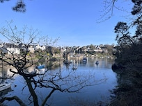 Vue sur le village rive droite du Bono