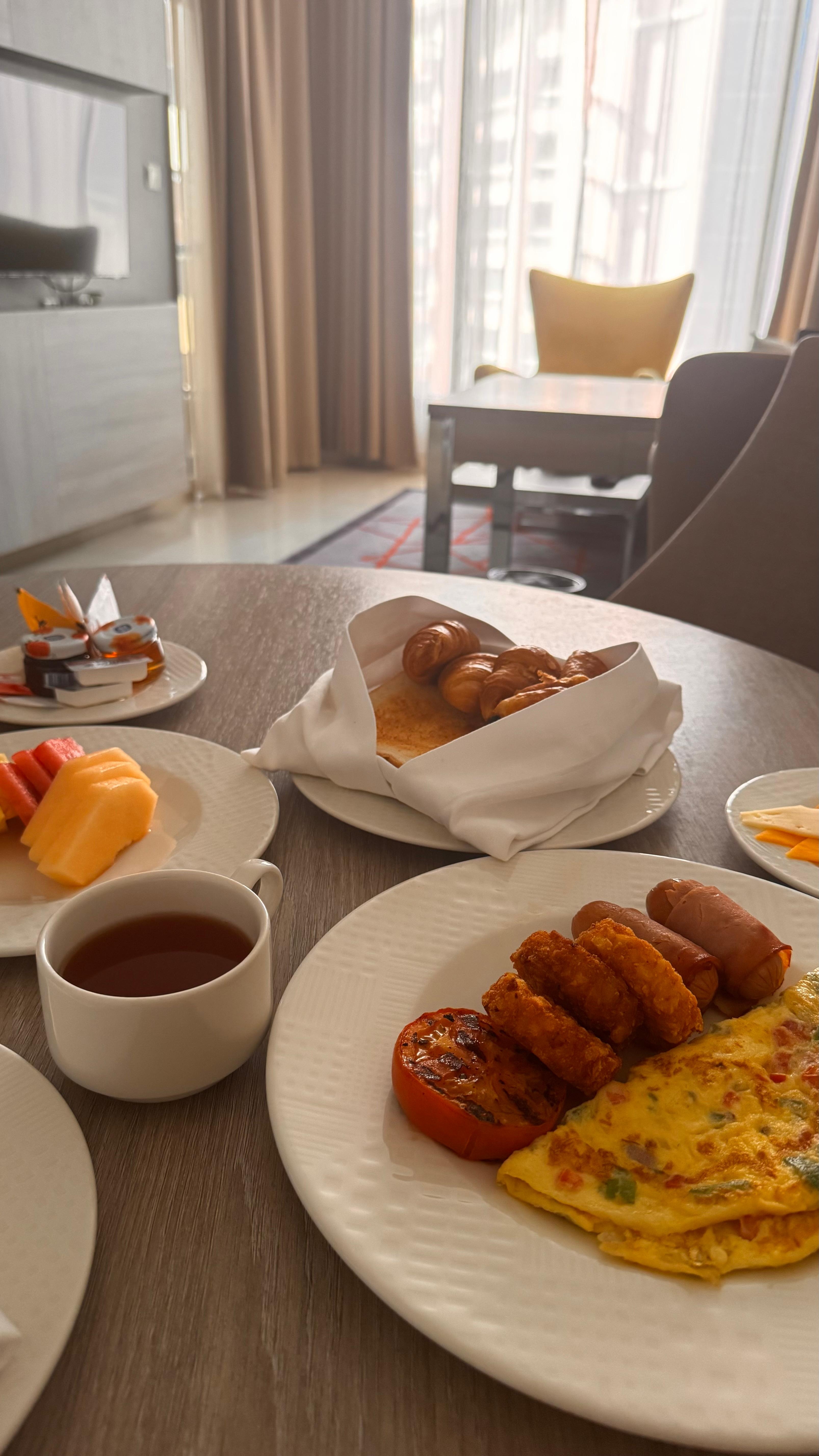 Frukost på rummet 90 AED