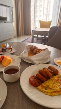 Frukost på rummet 90 AED
