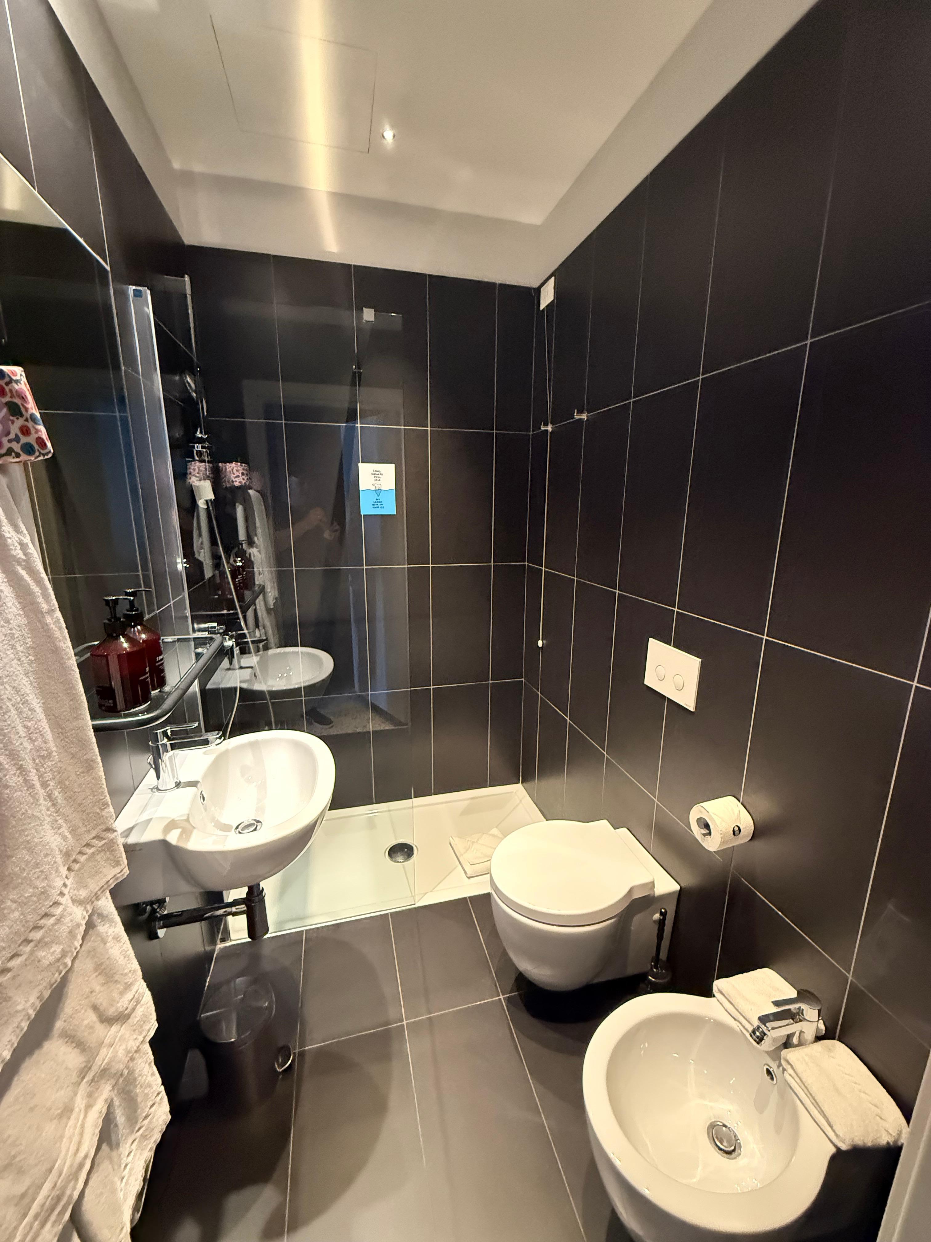 Bathroom - Executive Double Room