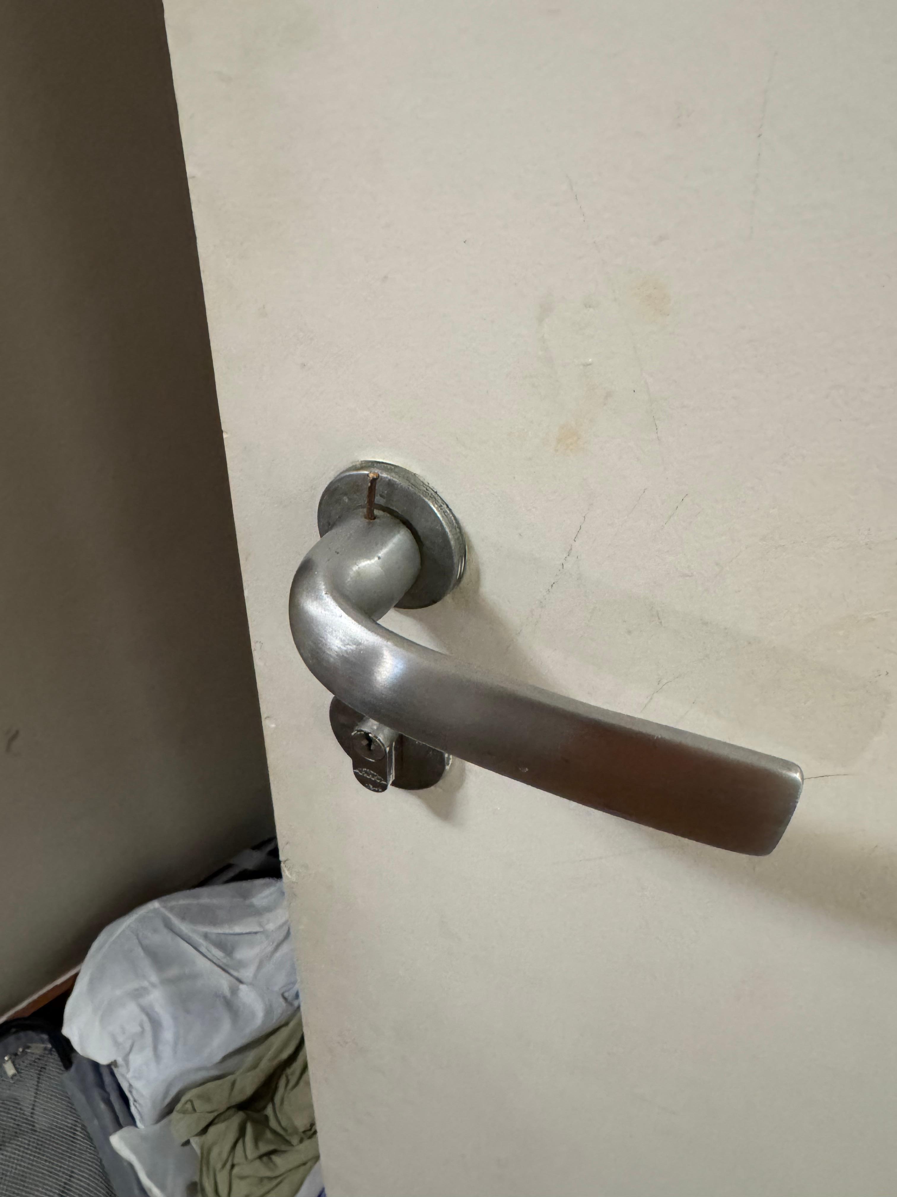 Prego enferrujado exposto