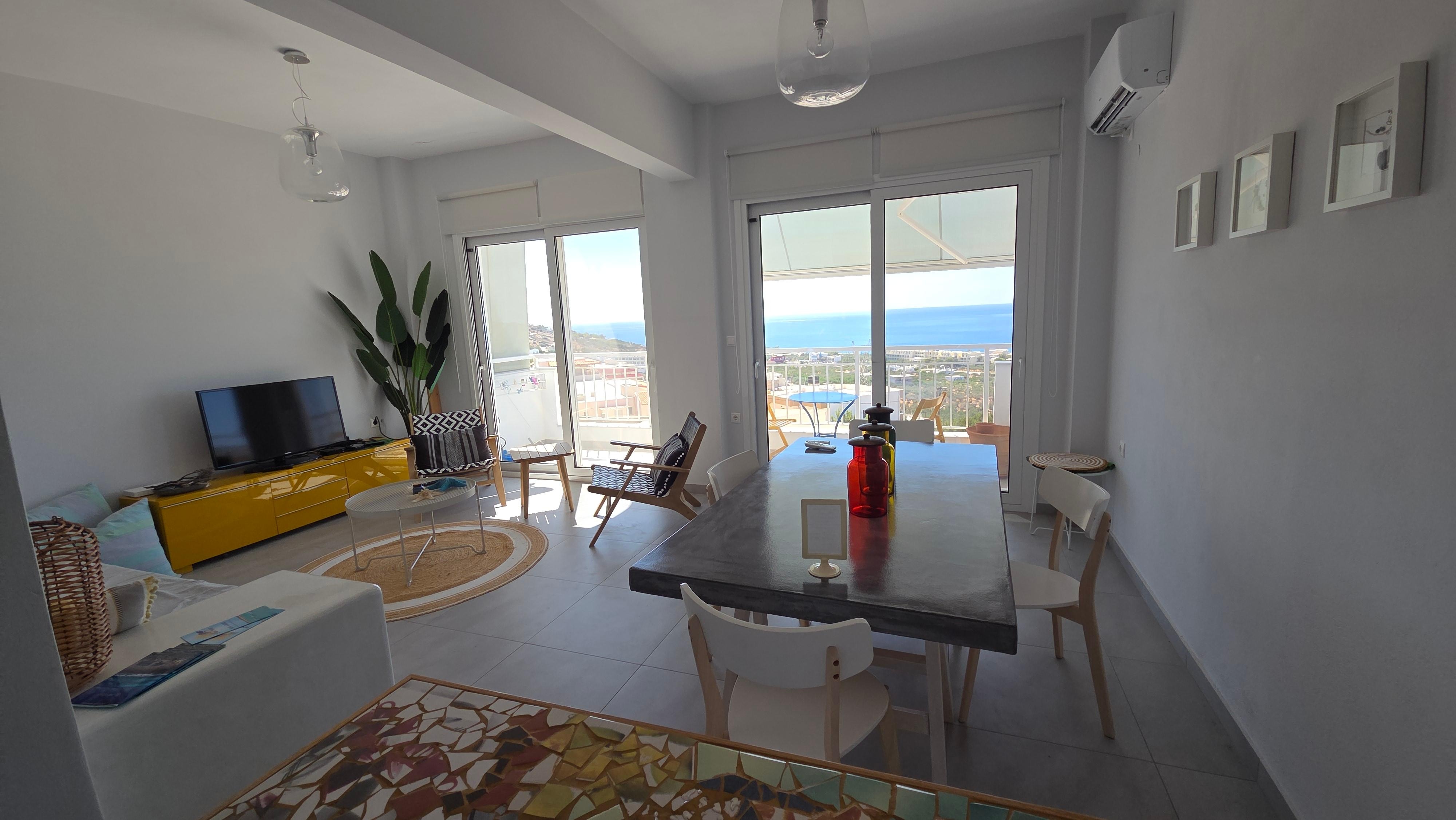 Wohn- und Essbereich mit Ausblick