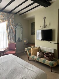 Room very dark and needs modernising