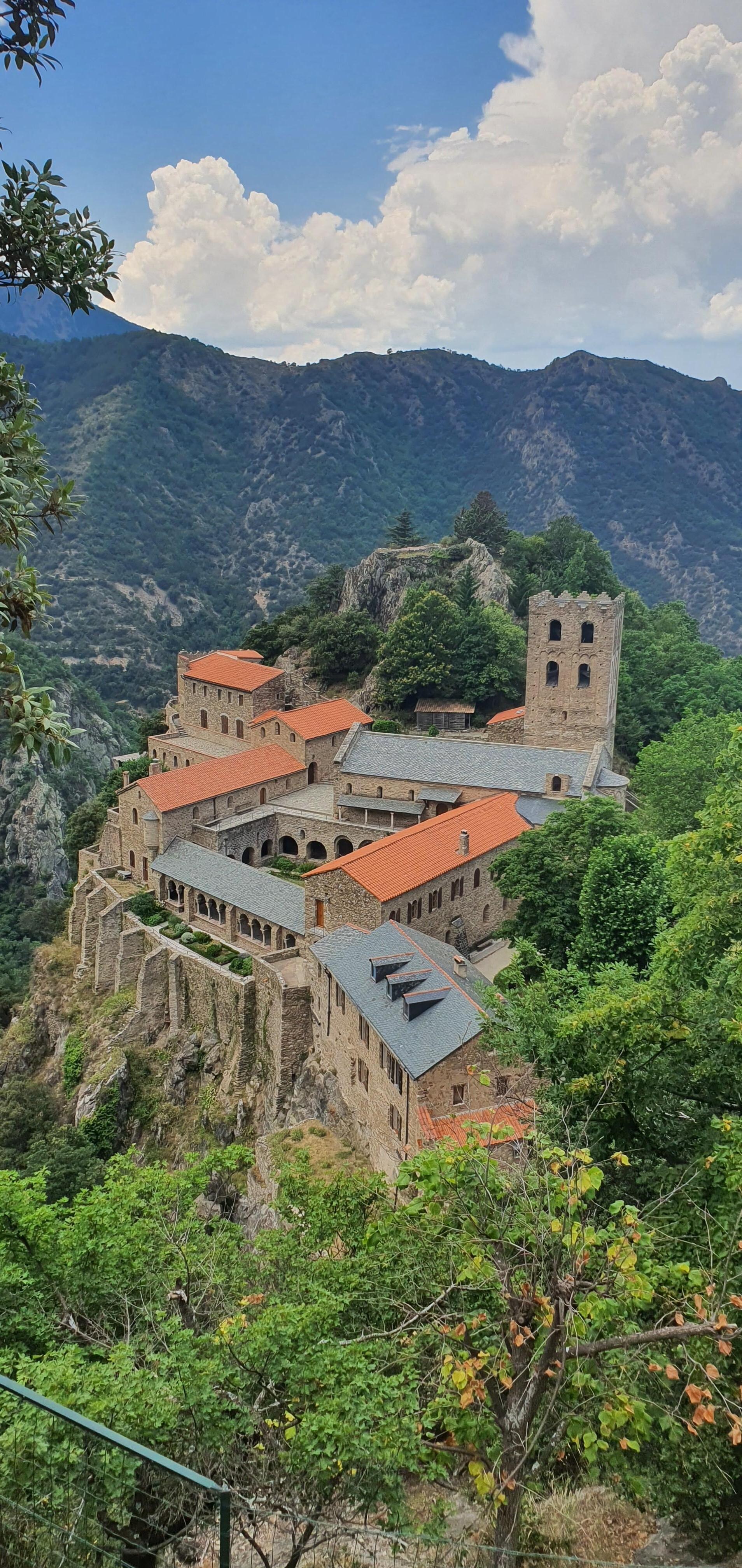 L abbaye de st martin du canigou
