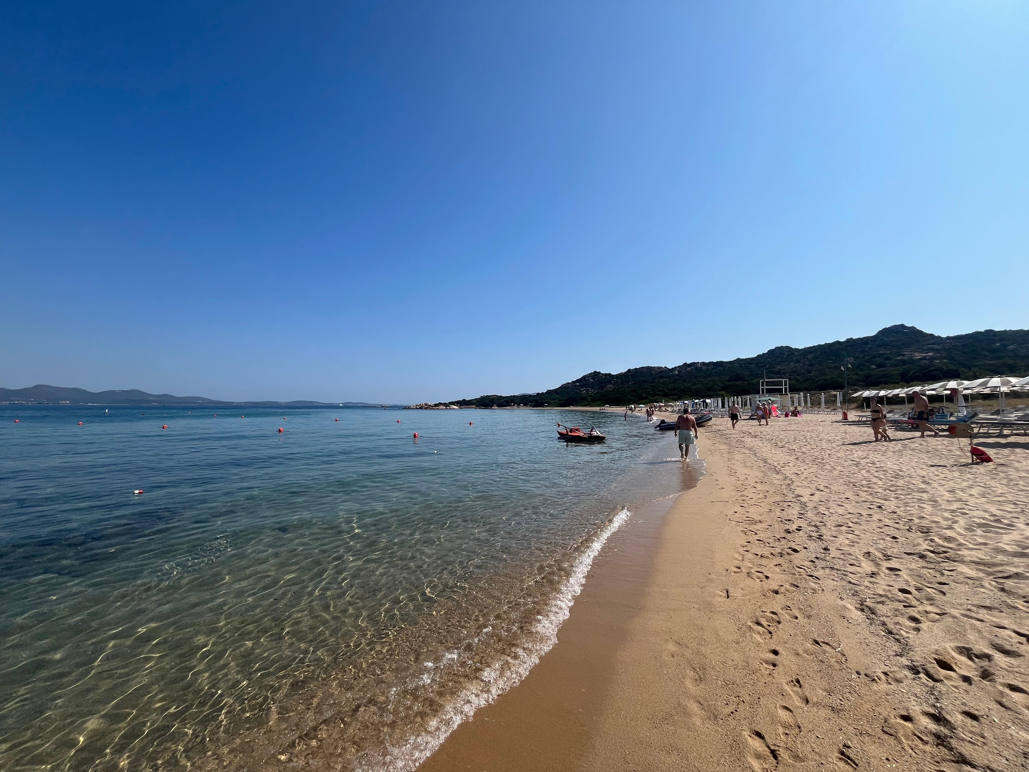 Private Beach w/loungers