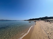 Private Beach w/loungers