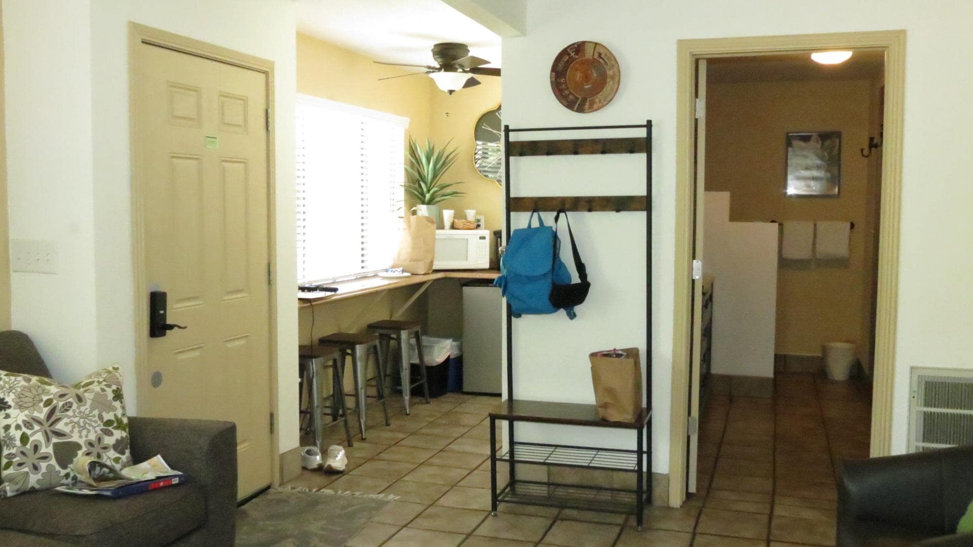 Red Rock Inn, Gifford Suite - Kitchen Alcove, Bathroom