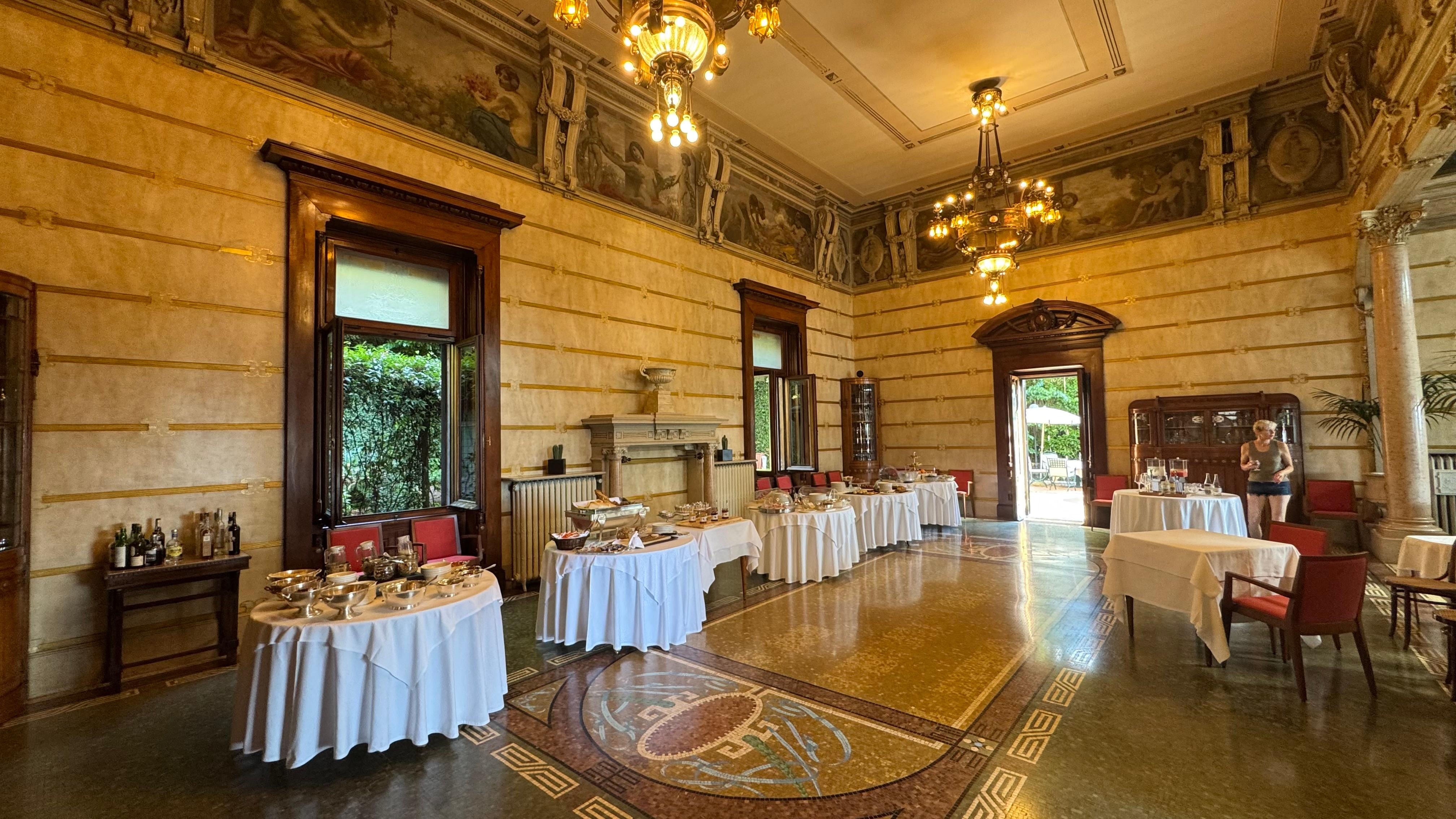 Lovely rooms for breakfast