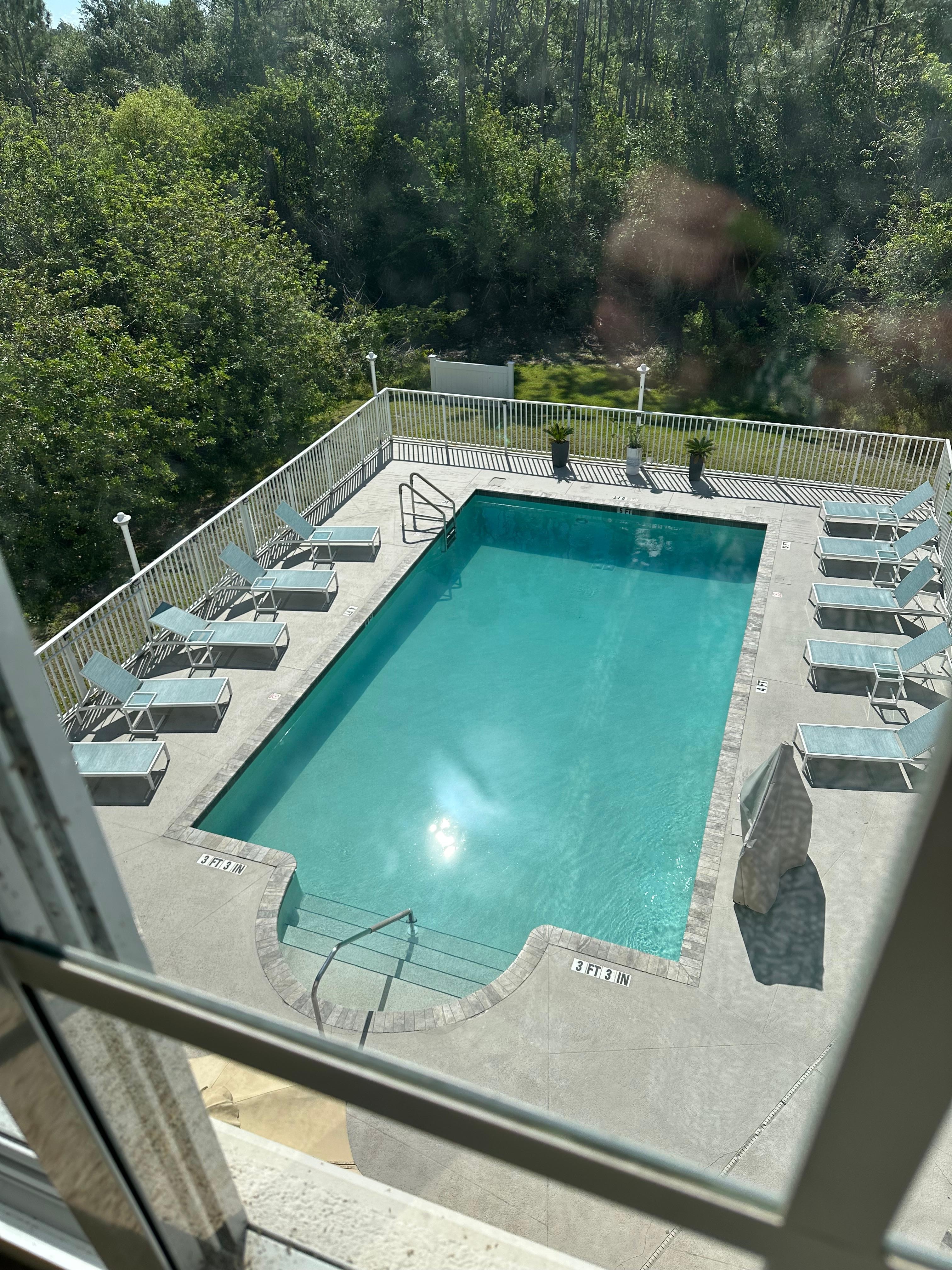 Lovely Pool that was empty except for me most of the time!