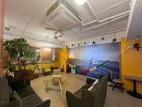 共用リビングにはハンモック