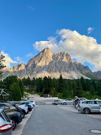 The view from the parking lot… jaw dropping!!
