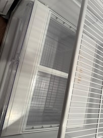 Liquid in the fridge not cleaned