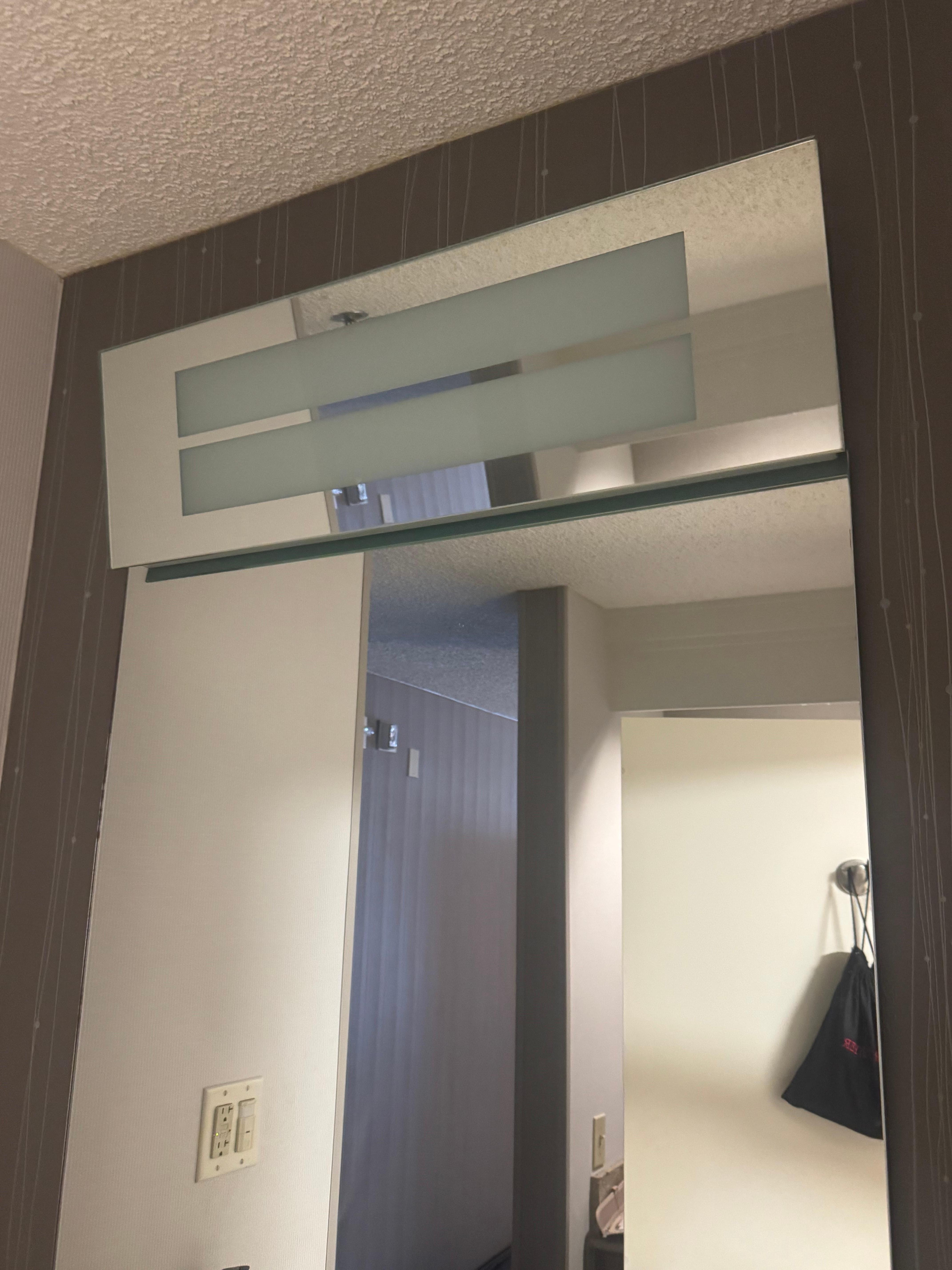 ligth in bathroom didnt work impossible to shave