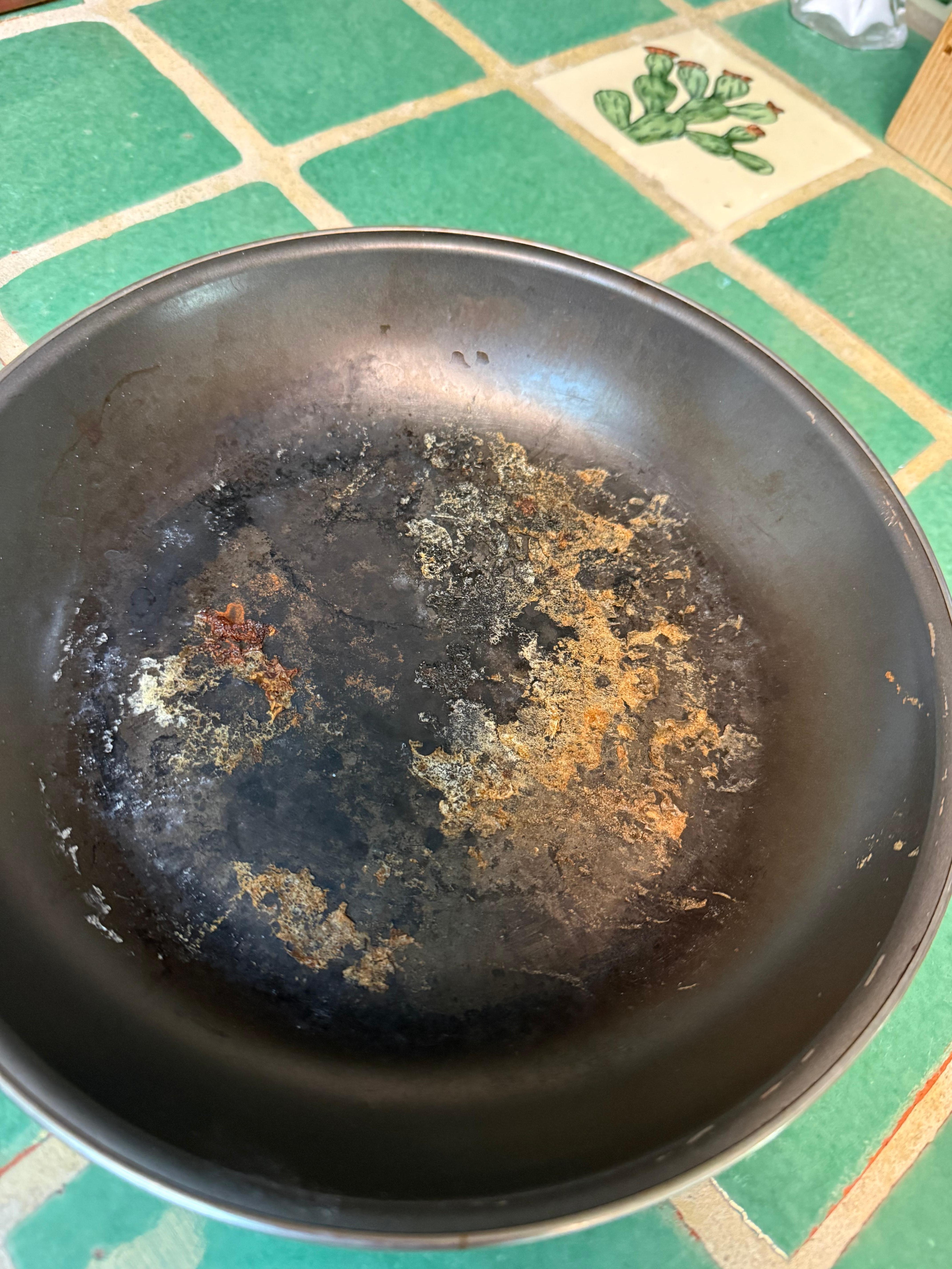 The only pan there to cook eggs. Consider bringing your own cookware if you're eating at the house. 