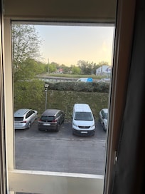 Vue directe sur la nationale⊠trĂšs empruntĂ©e le matinâŠ