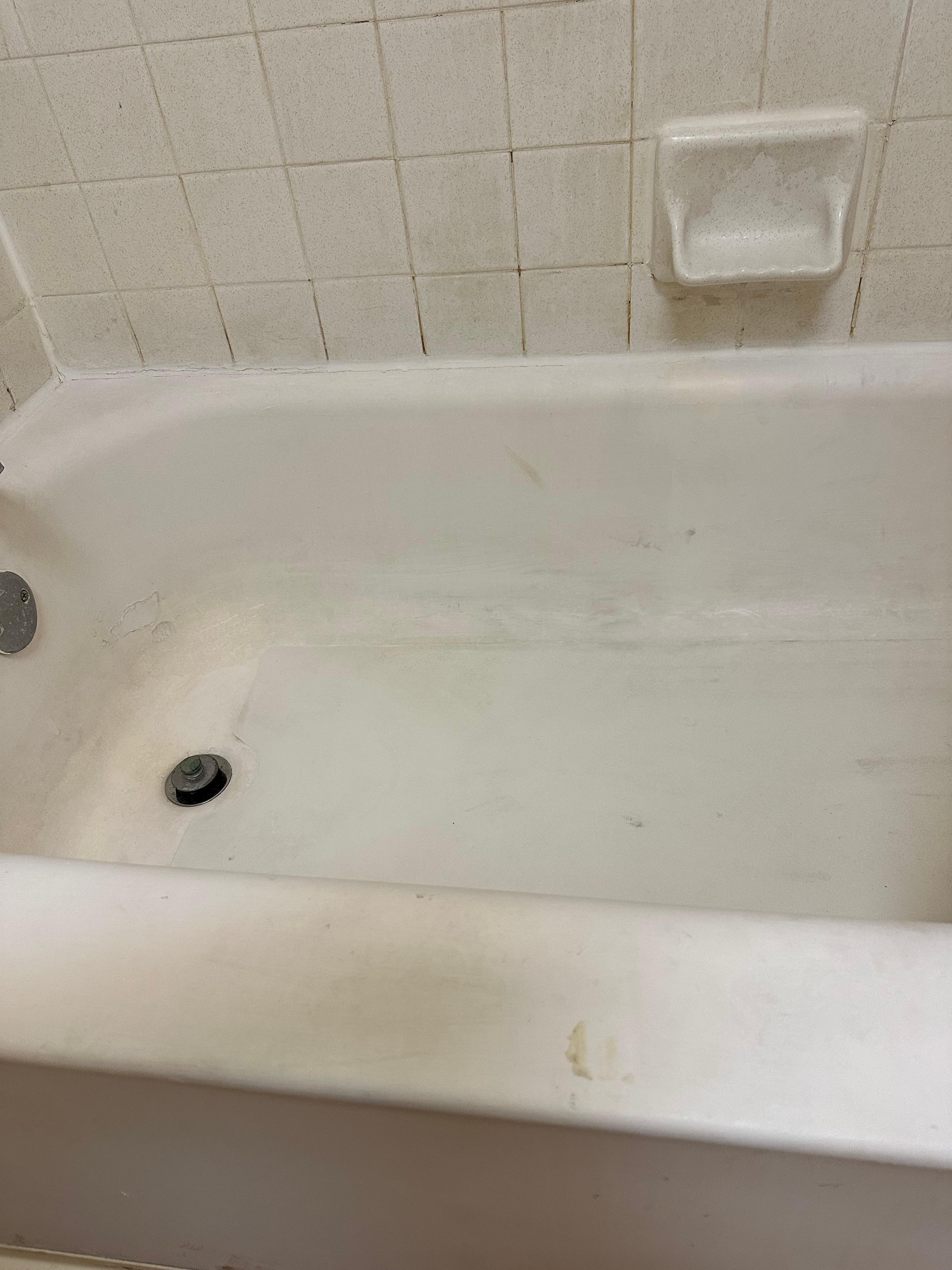 Disgusting bathtub and walls