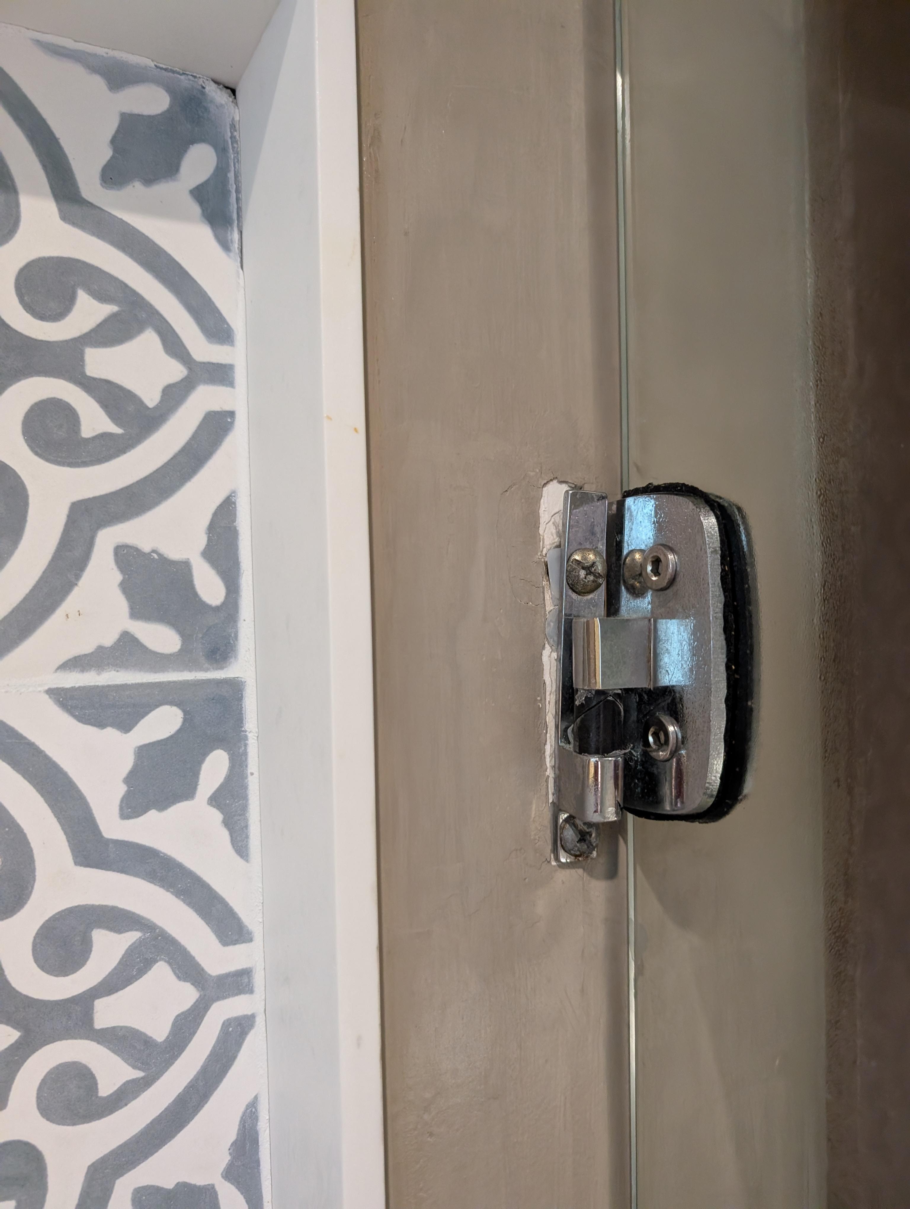 door fixation in the shower was damaged, in addition to the floor inclined in the wrong direction to drain naturally.