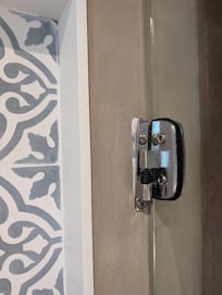 door fixation in the shower was damaged, in addition to the floor inclined in the wrong direction to drain naturally.
