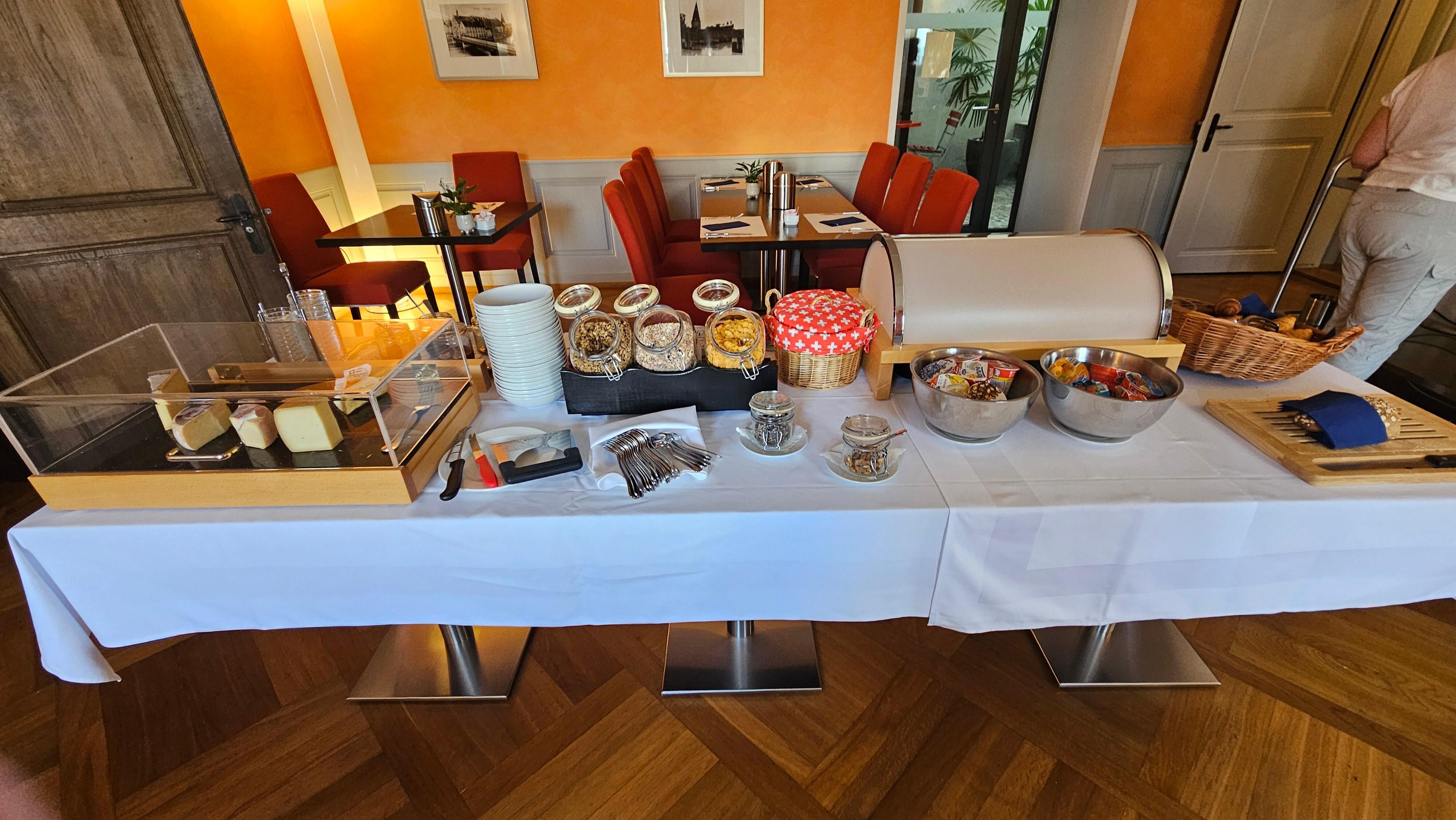 A very nice breakfast buffet. 