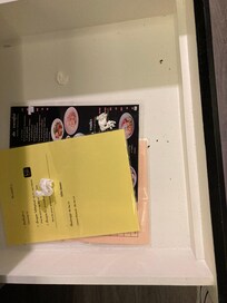 Lipaston laatikon sisältö 🫣