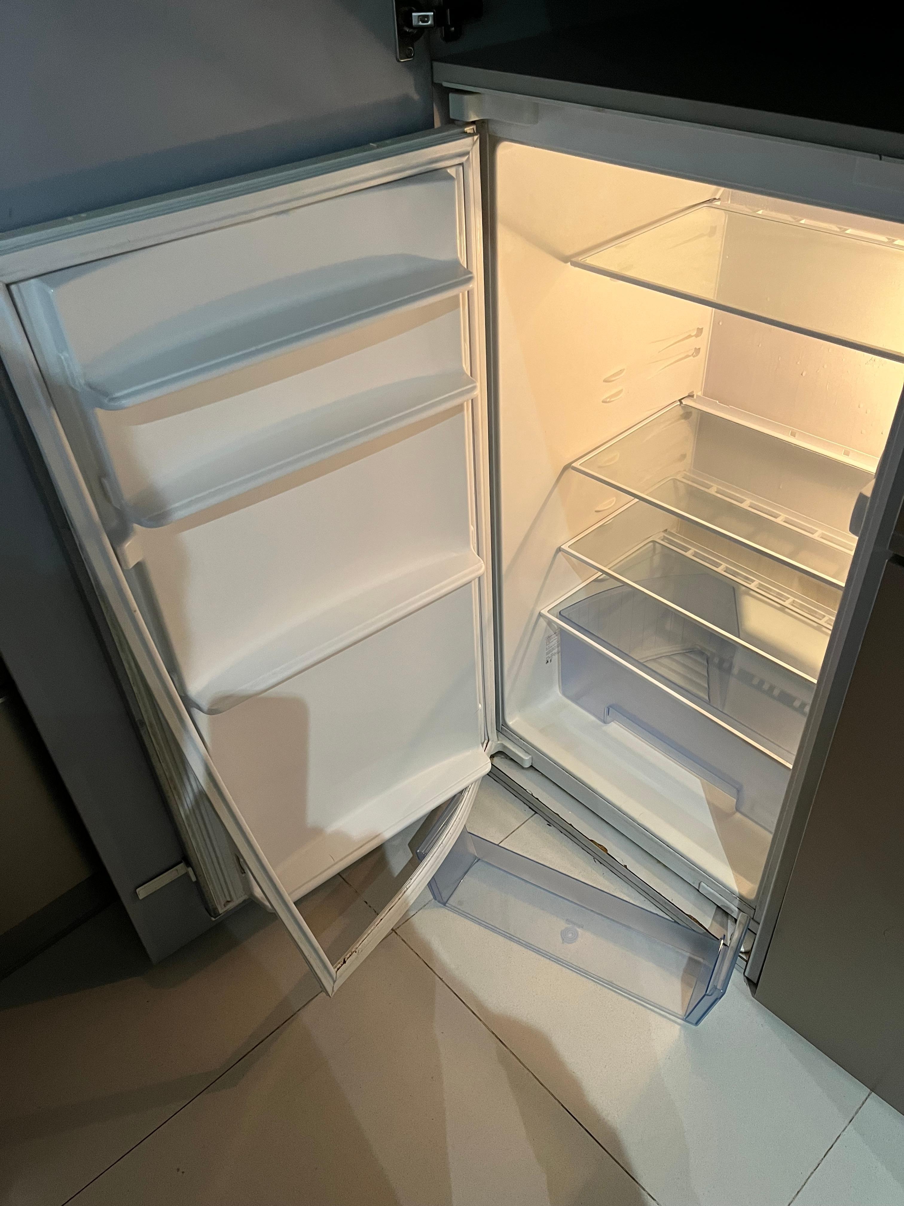 Fridge seal loose