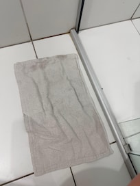 Panos todos manchados, não é possível que não dê pra gastar uns 5,00 reais e adquirir novos