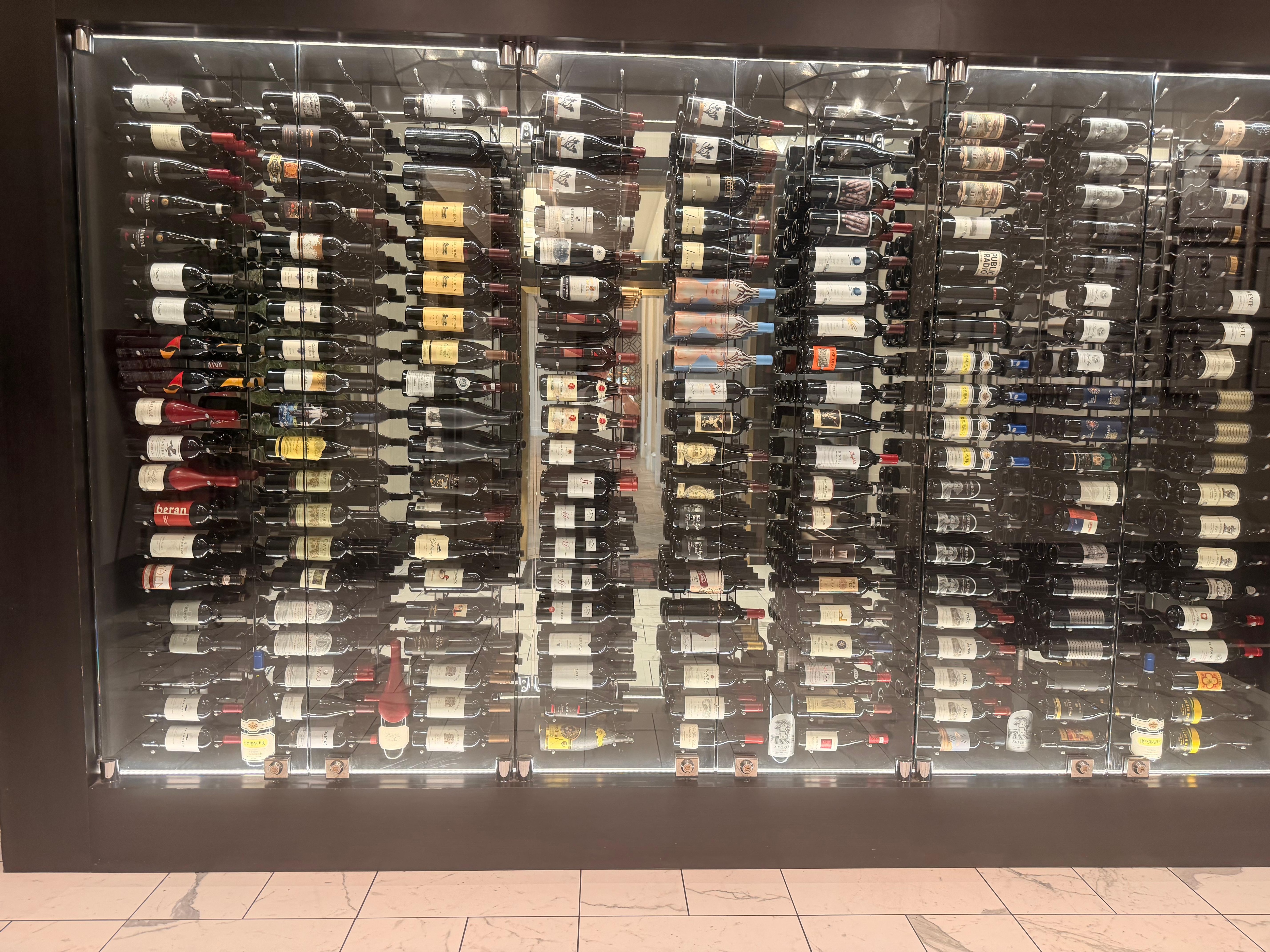 Excellent wine collections at Ruth’s Chris there is the hotel 