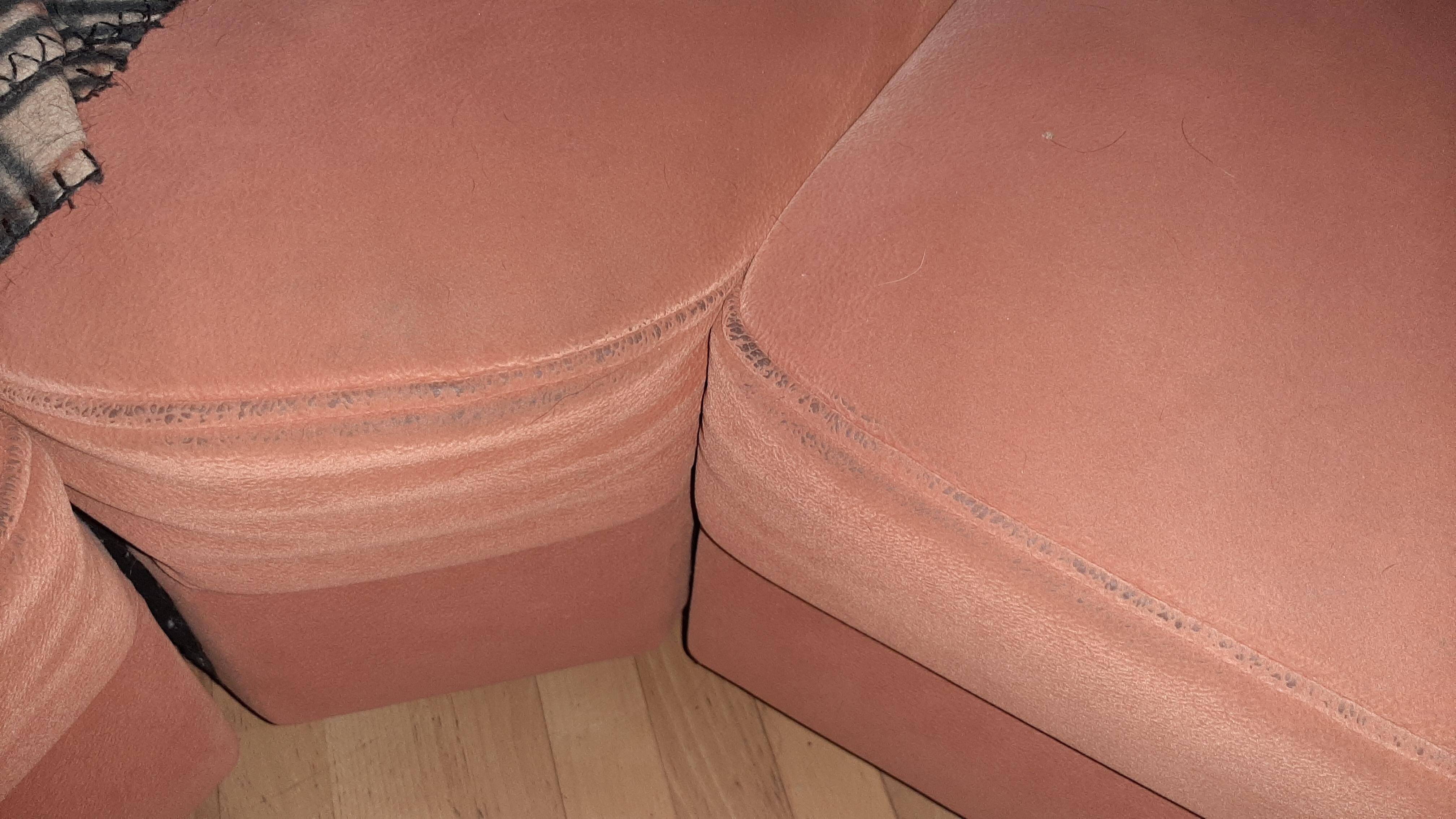 So sieht z. B. die Couch am Rand aus.