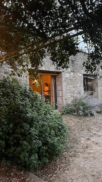 La maison vue de la terrasse