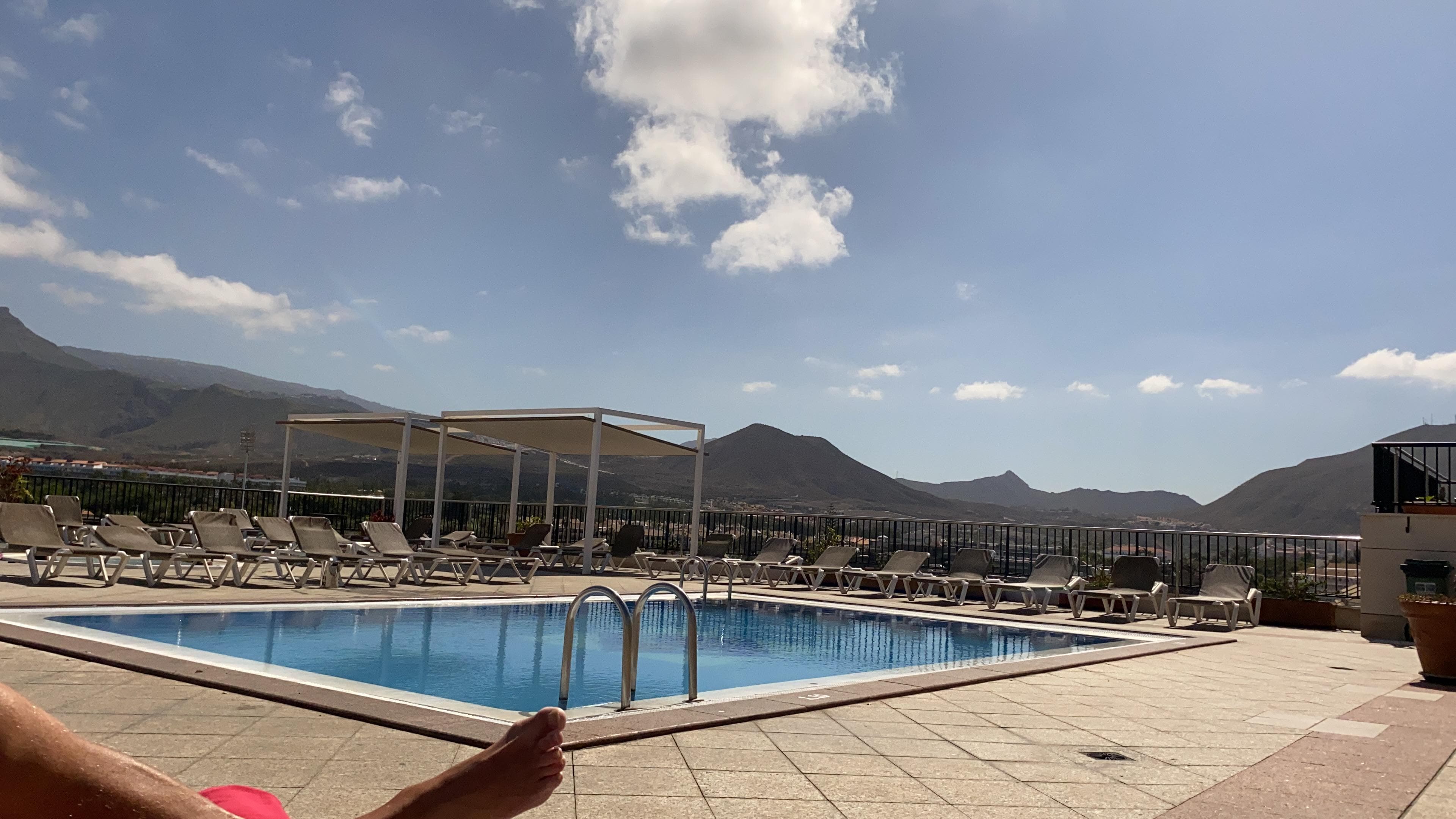 Roof top pool area with views 💖