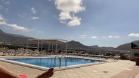Roof top pool area with views 💖