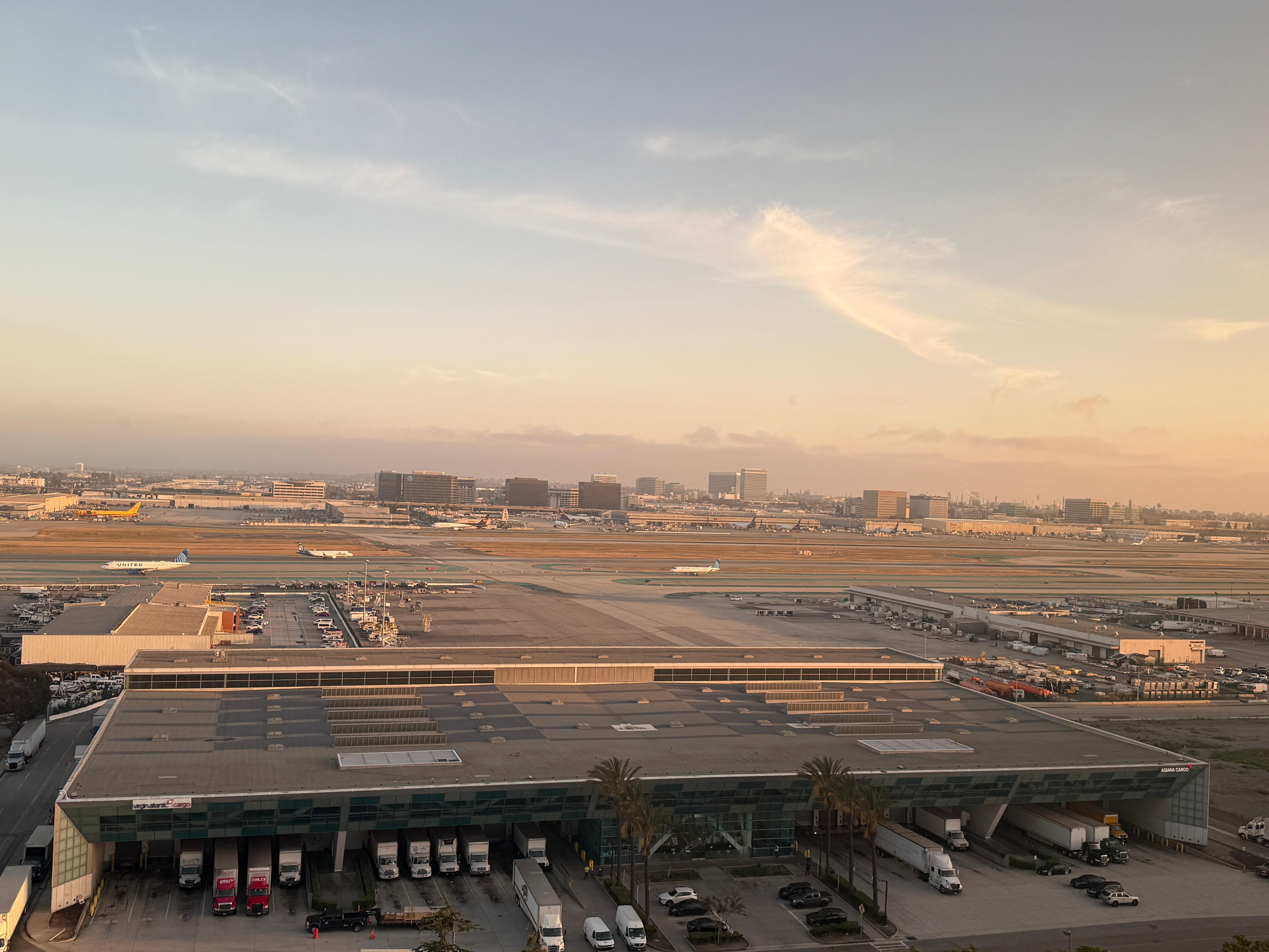 Great view of planes landing,..
