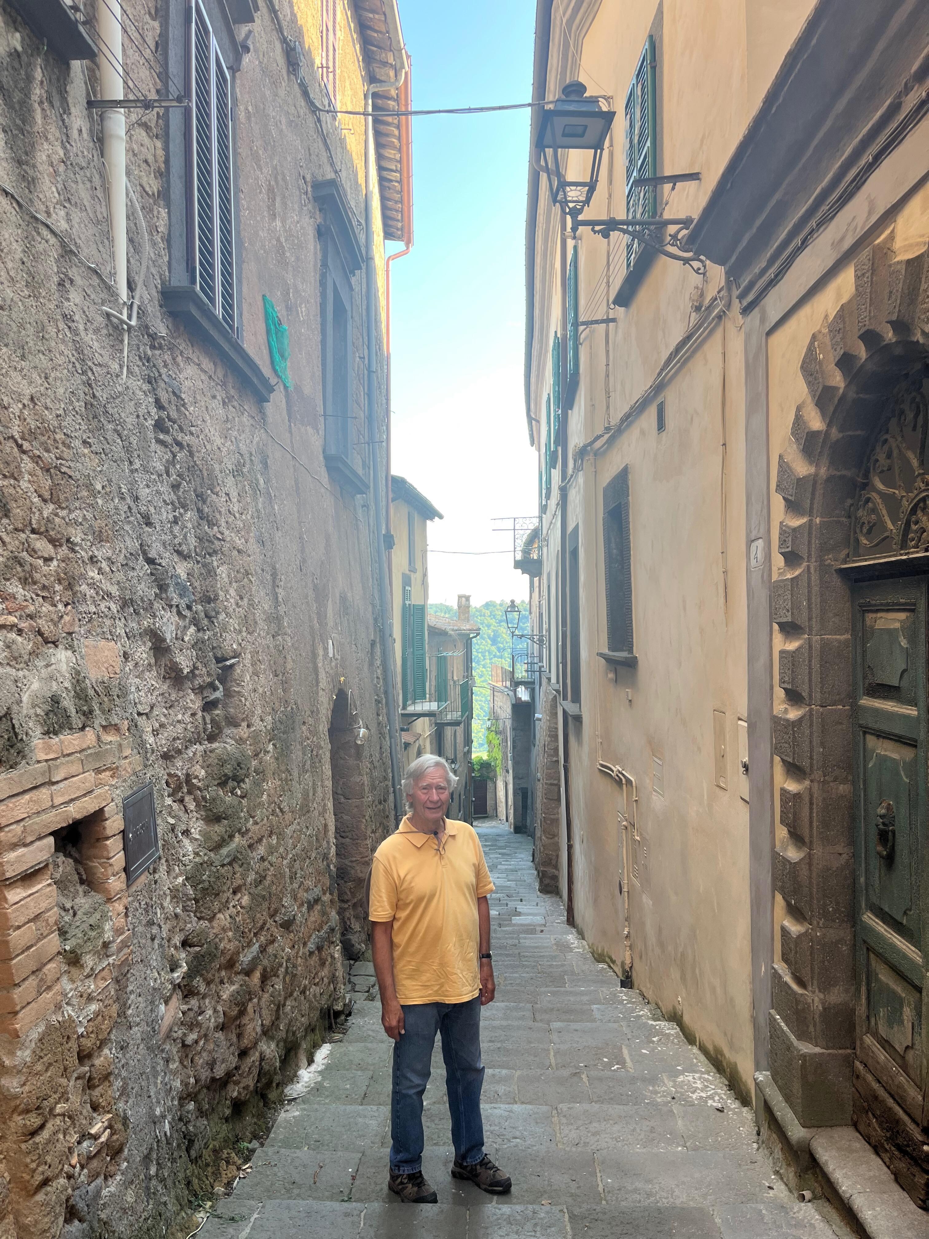 Via della Valle, the street leading to our apartment