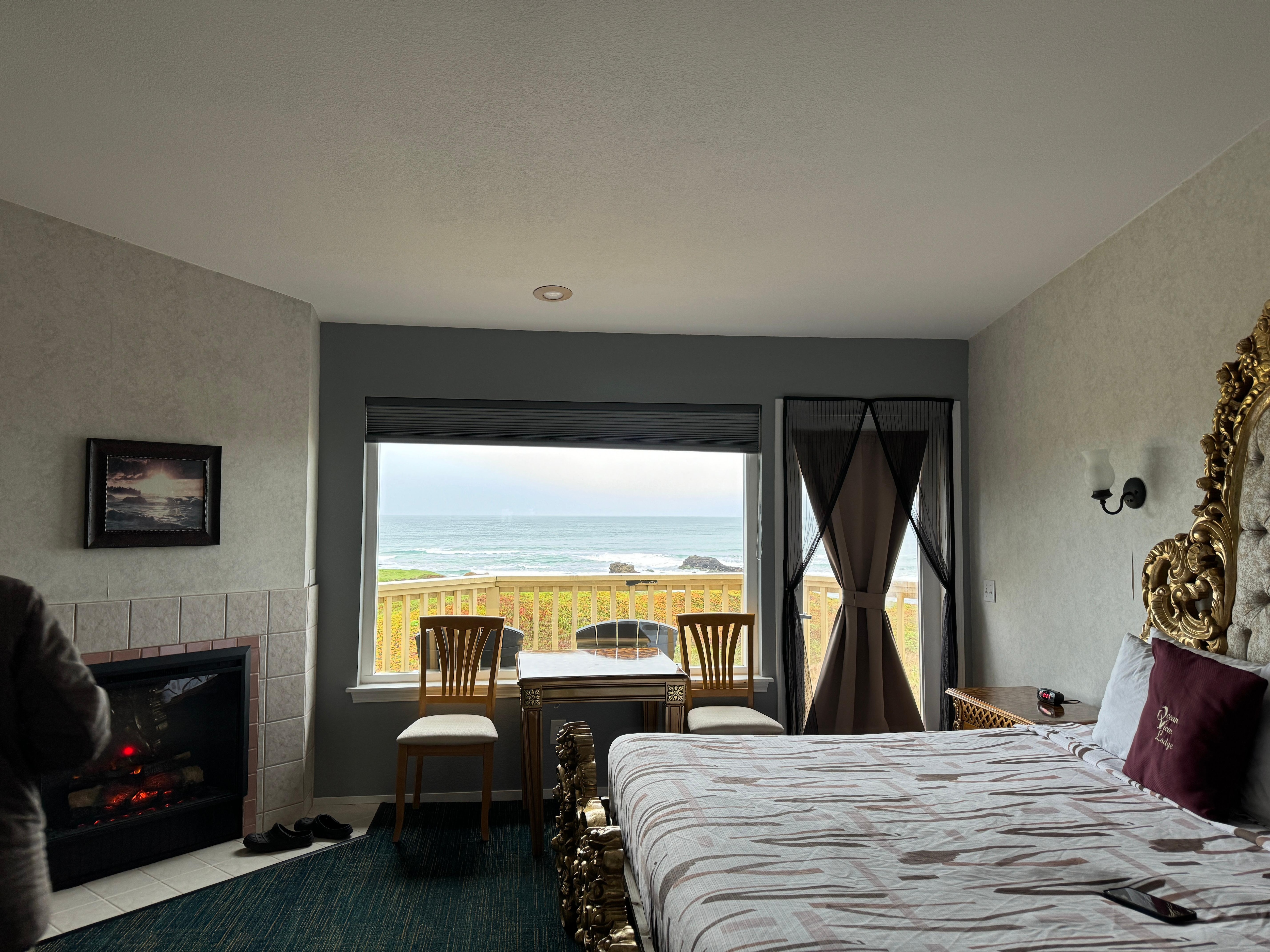 The overall view of the room. 