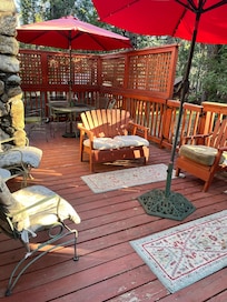 The most beautiful patio can fit a group friends!