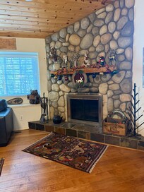 Very cozy and loved the winter cabin decor. I especially loved the Saint Isidore in the main bedroom.