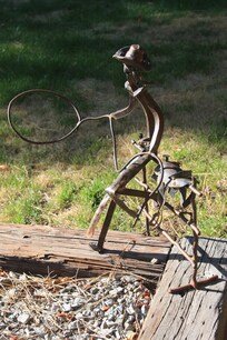 CUTE GARDEN ART ALL AROUND PROPERTY